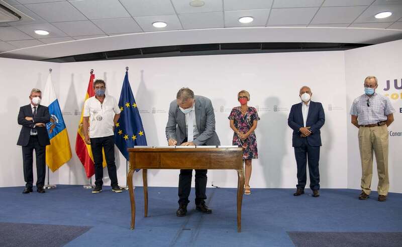 Momento de la firma del acuerdo este lunes/Acfi Press.